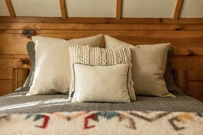 4 Schlafzimmer, Schreibtisch, Bügeleisen/Bügelbrett, kostenloses WLAN