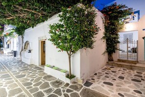 Exterior detail - Room 8 @ Pelican Paros in the Old Town! (Paros)