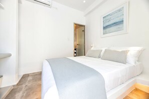 1 多间卧室、客房内保险箱、免费 WiFi、床单