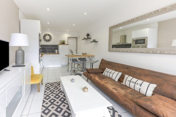 TV - Kerael - Appartement avec terrasse à 50 m de la mer - Perros-Guirec (Perros-Guirec)