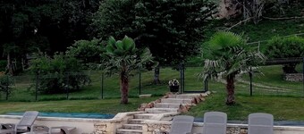 Le Séchoir des acacias, 110m2 "L'Orée du Bois" gîte with heated pool.