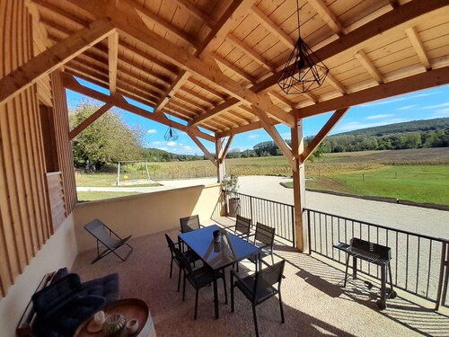 Le Séchoir des acacias, 110m2 "L'Orée du Bois" gîte with heated pool. 