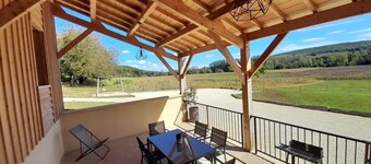 Le Séchoir des acacias, 110m2 "L'Orée du Bois" gîte with heated pool. 