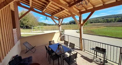 Le Séchoir des acacias, 110m2 "L'Orée du Bois" gîte with heated pool.