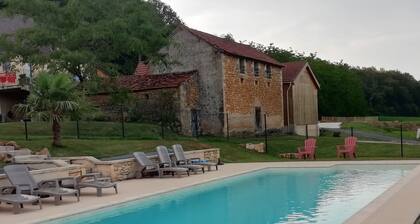 Le Séchoir des acacias, Gîte "Les Falaises" of 85m2 with heated swimming pool.
