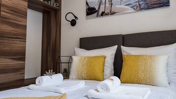 2 bedrooms, free internet, bed sheets