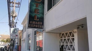 Exterior - Amaru Express (Arica)