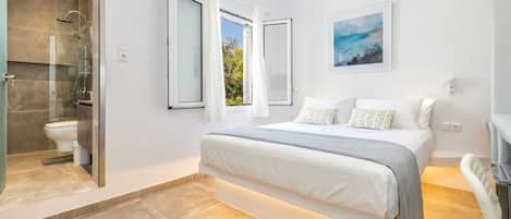 1 bedroom, in-room safe, free WiFi, bed sheets