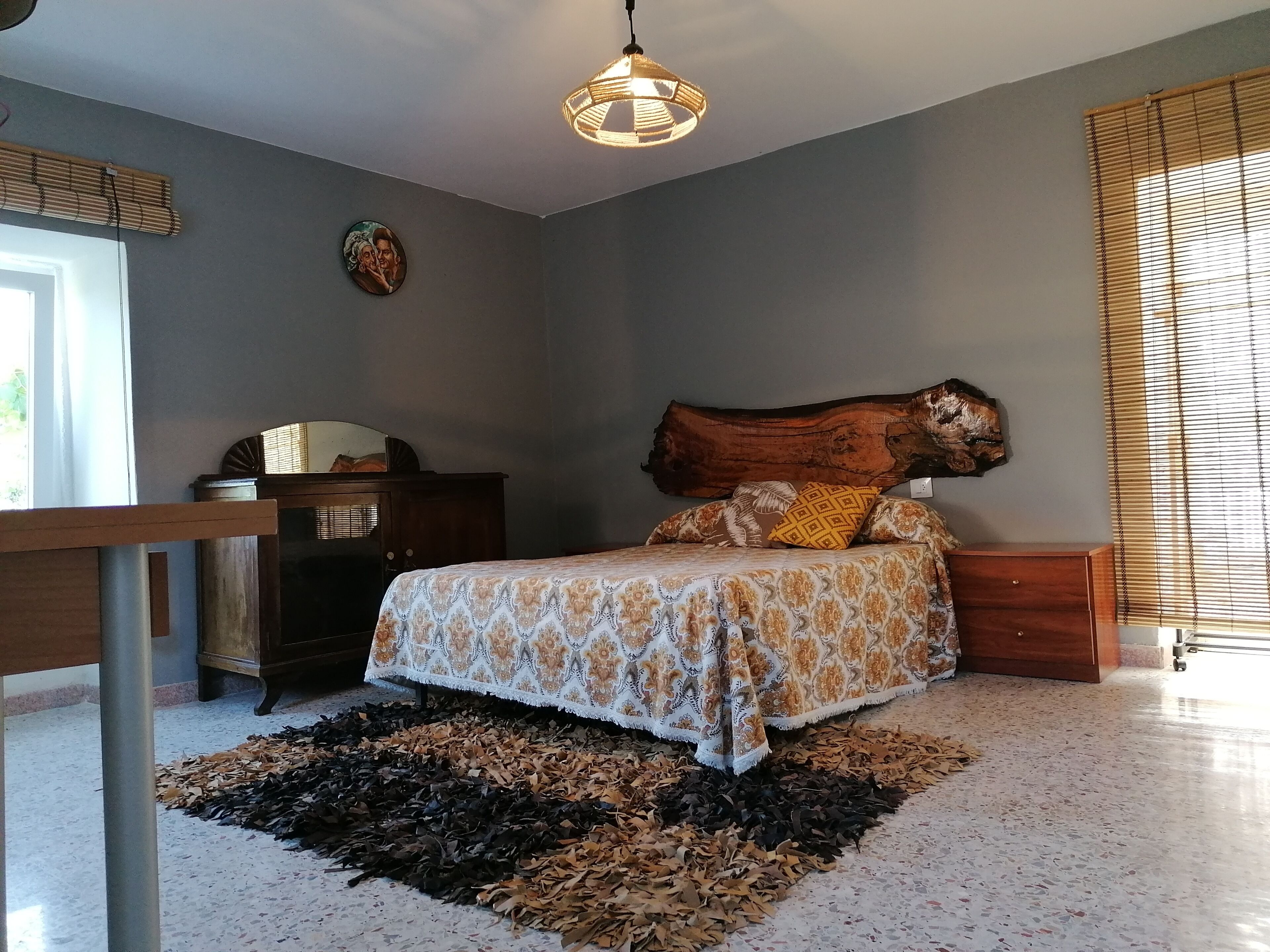 4 habitaciones, cuna de viaje y ropa de cama 