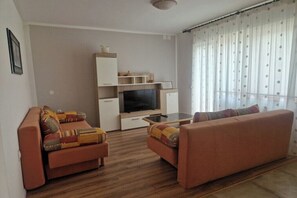 TV, fireplace, DVD player - A4+2 - Two Bedroom Apartment, Sleeps 6 (Varvari)
