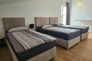 3 bedrooms, internet, bed sheets