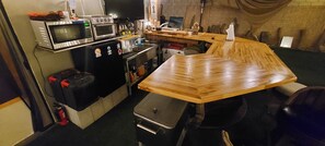 Kühlschrank, Ofen, Toaster, Kochgeschirr/Geschirr/Besteck