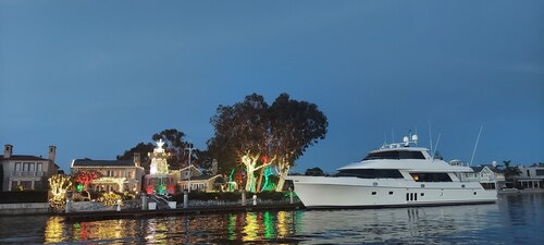 This Venue is set up for hourly rates only. 4.5 hour min.  Capacity 150 guests  