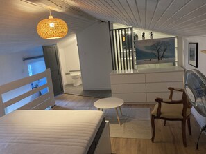 1 habitación, cuna de viaje y ropa de cama 