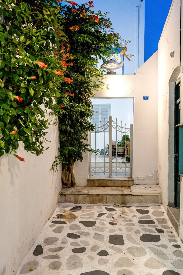 Exterior detail - Room 4 @ Pelican Paros in the Old Town! (Paros)