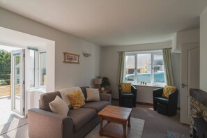 TV, fireplace, ping pong