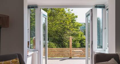 Beachcomber, Sleeps 7, Pets, Hot Tub