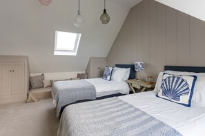 4 quartos, ferros/tábuas de passar roupa, Wi-Fi, roupa de cama