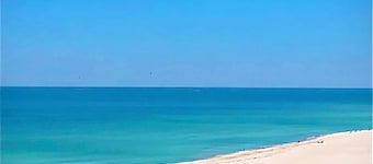Walk to Flora-Bama! On Beach! We love snowbirds! Monthly discount! 