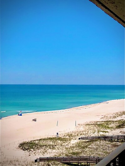 Walk to Flora-Bama! On Beach! We love snowbirds! Monthly discount! 