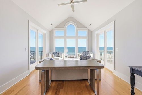 *Sunburst* 6 bedroom ocean front house on Pawleys Island