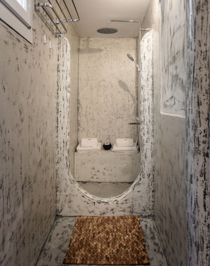 Combined shower/tub, hair dryer, towels, soap