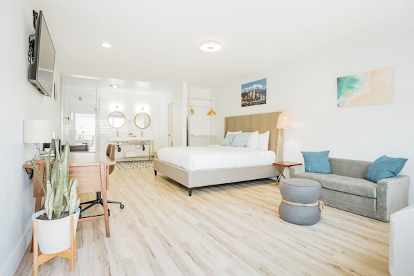 1 室のベッドルーム、デスク、アイロン / アイロン台、WiFi (無料)