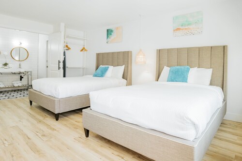 DQQ - Deluxe Double Room, 2 Queen Beds, Non Smoking