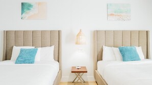 1 bedroom, desk, iron/ironing board, WiFi (free) - DQQ - Deluxe Double Room, 2 Queen Beds, Non Smoking (Long Beach)