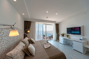 Suite, Balcony, Sea View | Minibar, in-room safe, free WiFi, bed sheets - Hotel Panorama (Maiori)
