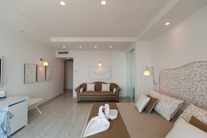Suite, Balcony, Sea View | Minibar, in-room safe, free WiFi, bed sheets - Hotel Panorama (Maiori)