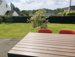 Outdoor dining - Pretty ground floor flat between Crozon and Morgat .  (Crozon)