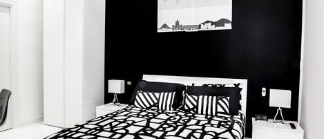 1 Schlafzimmer, Zimmersafe, Schreibtisch, Bügeleisen/Bügelbrett