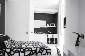 1 soverom, safe på rommet, skrivebord og strykejern/-brett