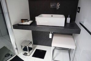 Shower, hair dryer, bidet, towels - RETTIFILO 201 EXCLUSIVE ROOMS (Napoli)