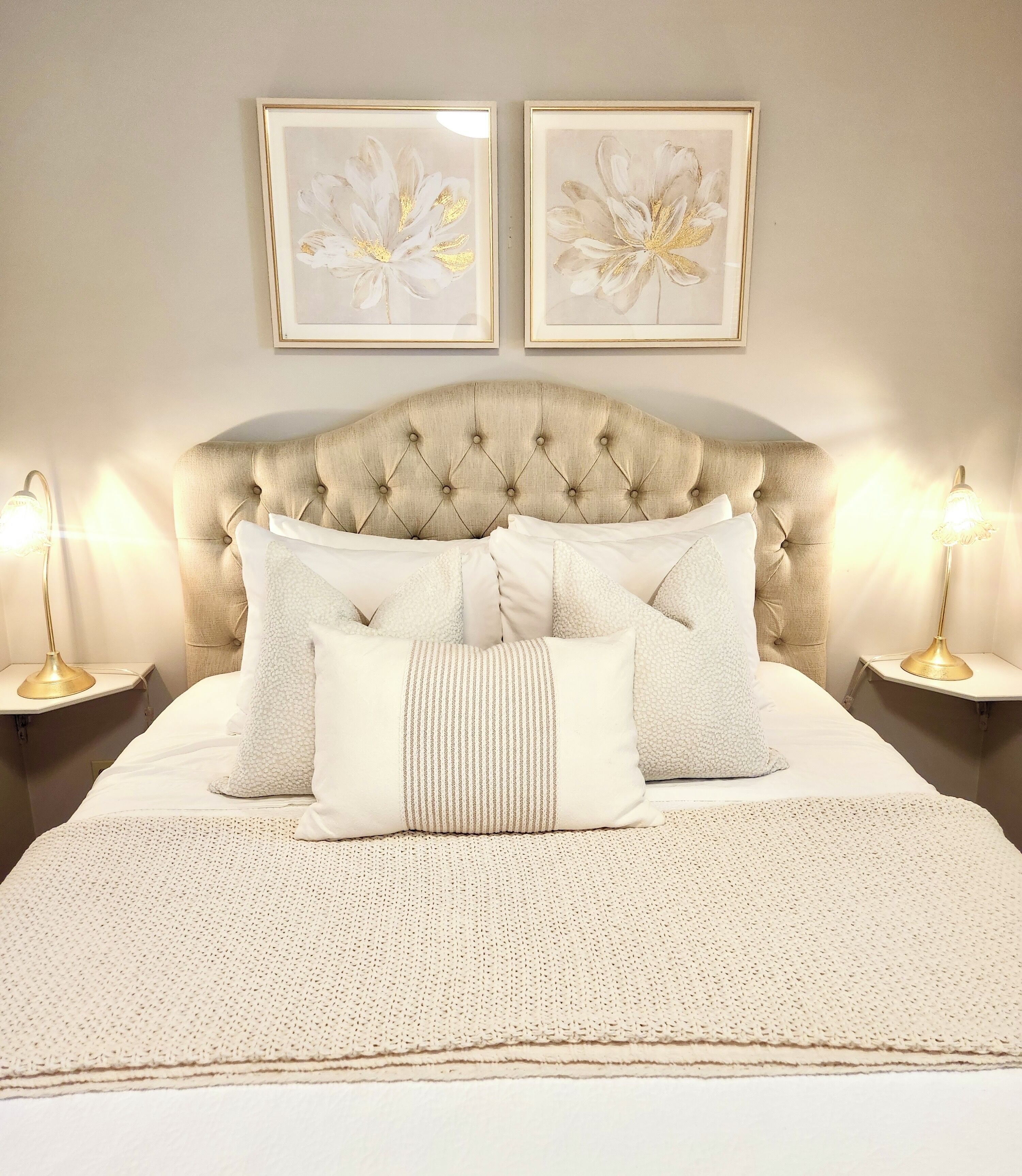 3 makuuhuonetta, työpöytä, silitysrauta/-lauta, vauvan matkasänky