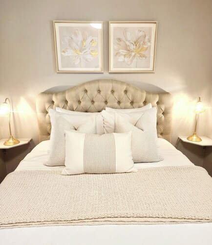 Entire House Walking distance to downtown Niagara on the Lake