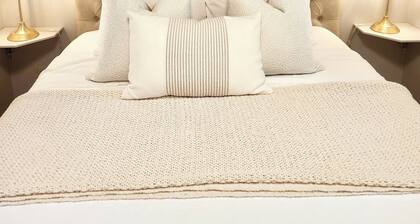 Entire House Walking distance to downtown Niagara on the Lake