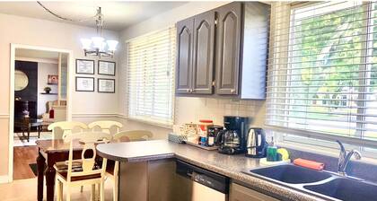 Entire House Walking distance to downtown Niagara on the Lake