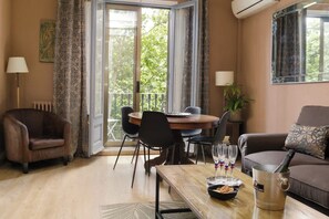 Unclassified image, 3 of 31, button - Charming & Classic Apartment in Eixample (Barcelona)