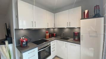 Micro-ondes, lave-vaisselle, cafetiĂšre/bouilloire, grille-pain