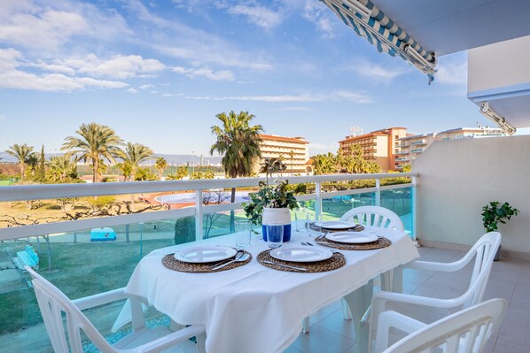 Outdoor dining - Residencial LOS JUNCOS III (La Pineda)