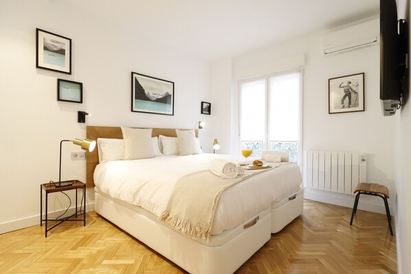 In-room safe, iron/ironing board, free WiFi, bed sheets - Royal Madrid (Madrid)