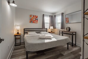 3 bedrooms, iron/ironing board, free WiFi, bed sheets - Pet Friendly Linens Included Rehoboth Beach Condo Parking Mini Golf (Rehoboth Beach)