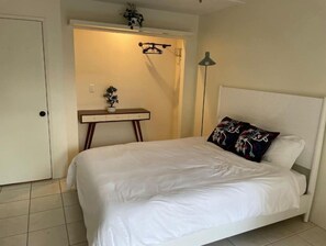 2 slaapkamers, een strijkplank/strijkijzer, gratis wifi, beddengoed