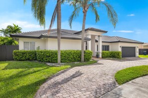 Exterior - The Designer Cove (Miami)