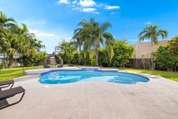 Outdoor pool - The Designer Cove (Miami)