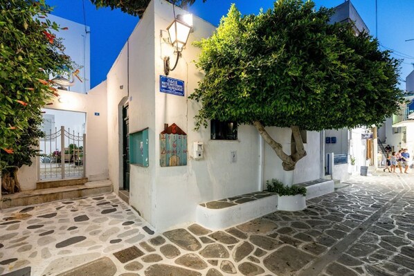 Exterior detail - Room 5 @ Pelican Paros in the Old Town! (Paros)
