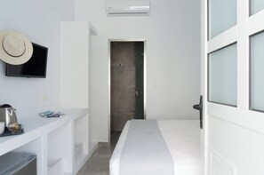 1 bedroom, free WiFi, bed sheets - Room 5 @ Pelican Paros in the Old Town! (Paros)