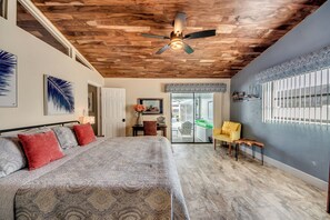 3 bedrooms, desk, iron/ironing board, travel crib - Fun'n Sun - 3 BR/ 3 bath waterfront home in beautiful Matlacha Isles/ pool/ spa/ dock/ fishing poles (Matlacha Isles-Matlacha Shores)